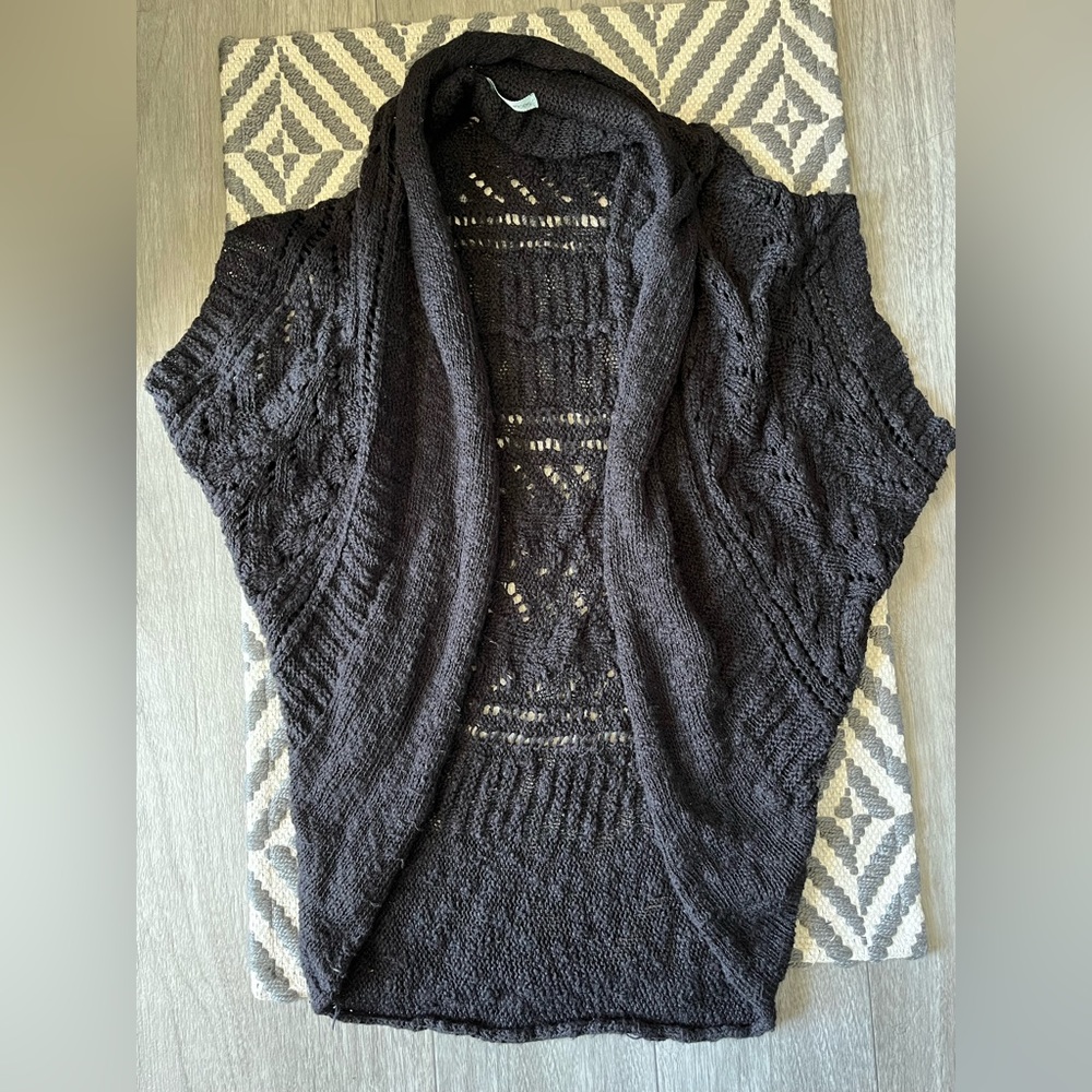 S Maurice’s short sleeve sweater